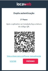 Imagem da segunda etapa exibindo o QR Code para ser escaneado pelo aplicativo e, logo abaixo, está o botão para conseguir a chave para configurar tudo manualmente.