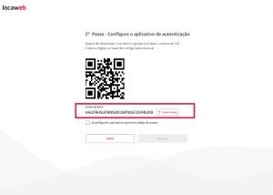 Alt text: imagem da segunda etapa do processo explicando como configurar o aplicativo de autenticação. Logo abaixo da explicação e do QR Code, está a chave secreta destacada por um retângulo de bordas vermelhas.