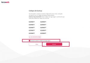 Alt text: imagem da página dos códigos de backup exibindo, logo após o botão de download dos códigos, a caixa de seleção para confirmar que os códigos estão salvos e destacando o botão de avançar.