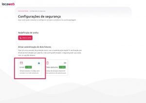 Alt text: imagem da área das configurações de segurança exibindo a área de redefinição de senha, que está na parte de cima, e a área de ativar a autenticação de dois fatores, que está na parte de baixo. Na área dedicada à autenticação de dois fatores, há o método de autenticação por e-mail e logo em seguida está o token aplicativo. O método do e-mail está destacado por um retângulo vermelho de bordas vermelhas na imagem.